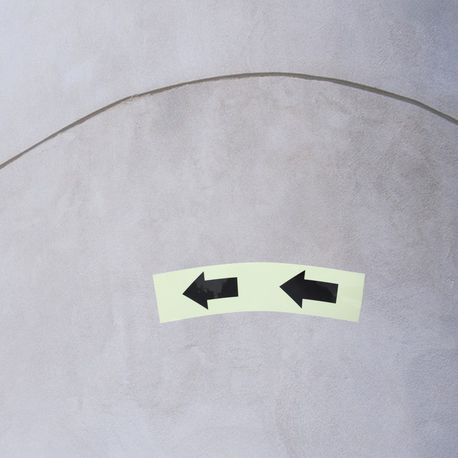 Emergency Exit Sign - 1 ロール暗闇で光る反射矢印テープ方向指示ステッカー緊急出口床安全標識用