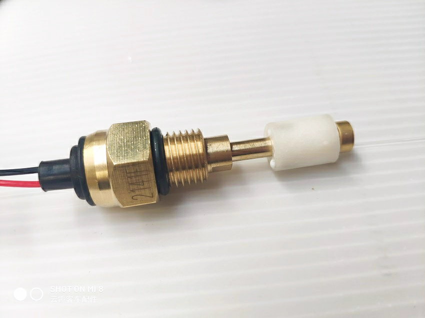 宇通バス部品用低水位警報スイッチM14*1.5ラジエーター水 - Water Alarm Sensor のレビューと価格