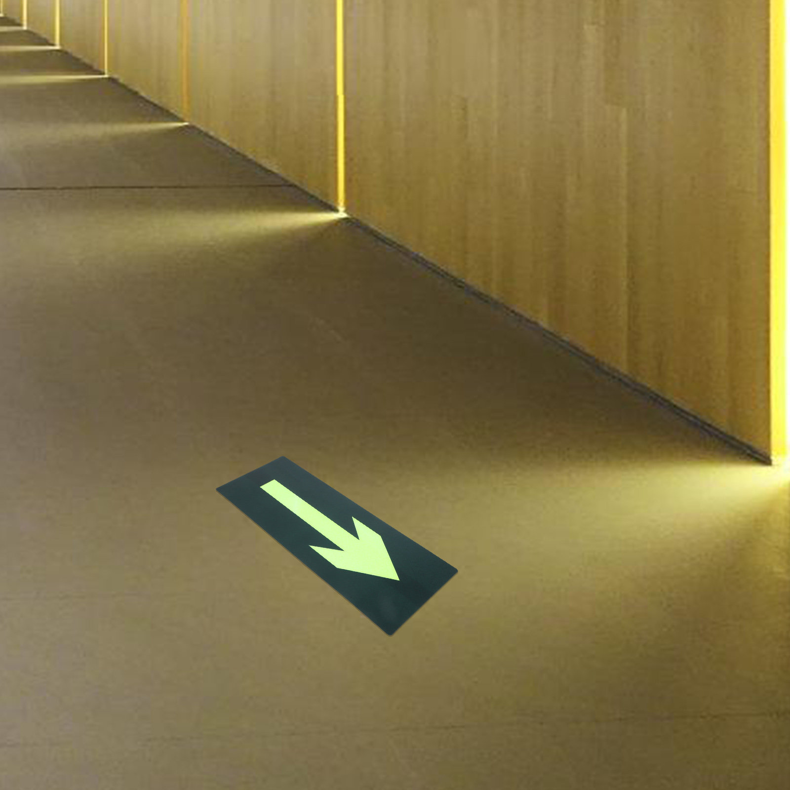 8枚入り 暗闇で光る防水非常口矢印ステッカー 自己粘着式防火 - Emergency Exit Sign のレビューと価格
